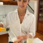 Morena Baccarin Instagram - So much to celebrate and be grateful for today. Thank you for all the warm birthday wishes. It feels amazing to be 32! 😁🎊💐