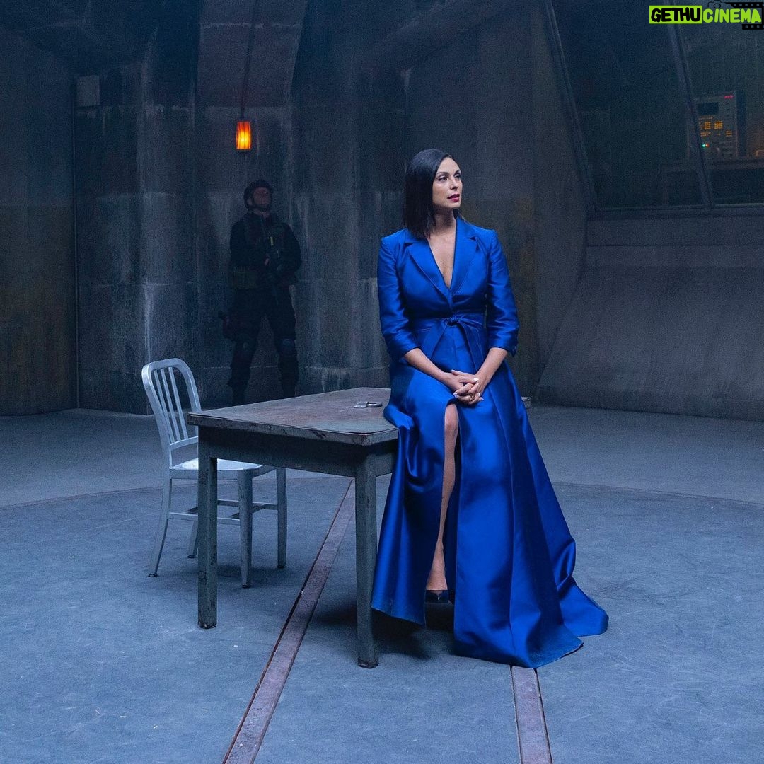 Morena Baccarin Instagram - If looks could kill, we’d be done for. 🔥😍 Which is your favorite Elena look from this season? #TheEndgame