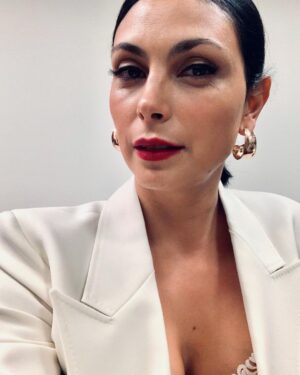 Morena Baccarin Instagram - BTS from #theendgame. New episode tonight!