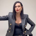 Morena Baccarin Instagram - It's time to take a side! 👀 Swipe through to see which NBC characters @morenabaccarin & @ryanmichelleb think are on their team. Don't miss the season finale of NBC's #TheEndgame TONIGHT 10/9c.