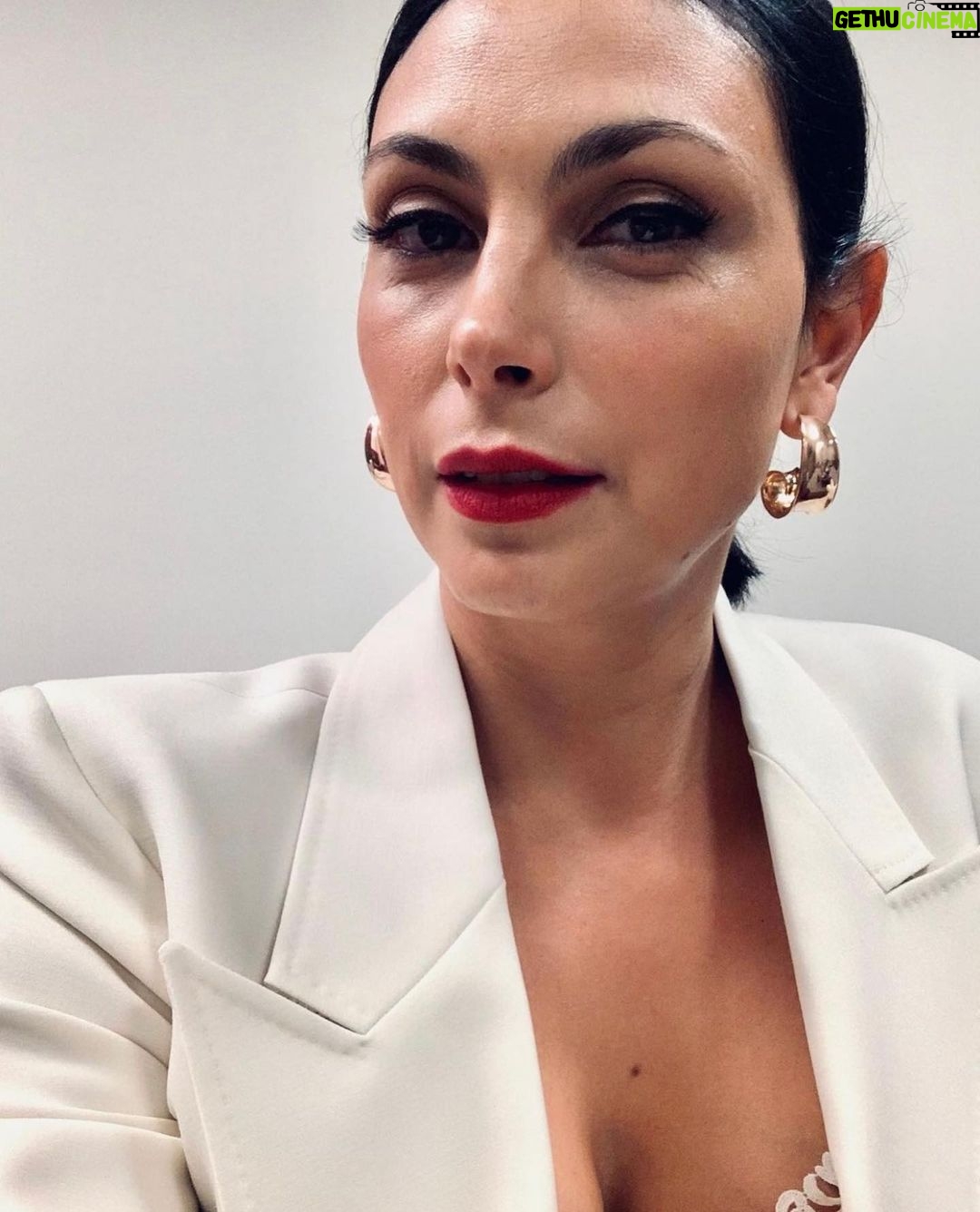 Morena Baccarin Instagram - Throwback to Elena’s (@morenabaccarin) look in Episode 3: Bury the Lede! @GabrielaHearst suit, @MaisonValentino cape & heels! All details tagged 🤍 Don’t miss the latest episode of @nbcendgame tonight at 10pm on @nbc! 👀 #theendgamenbc #theendgame New York City, N.Y.