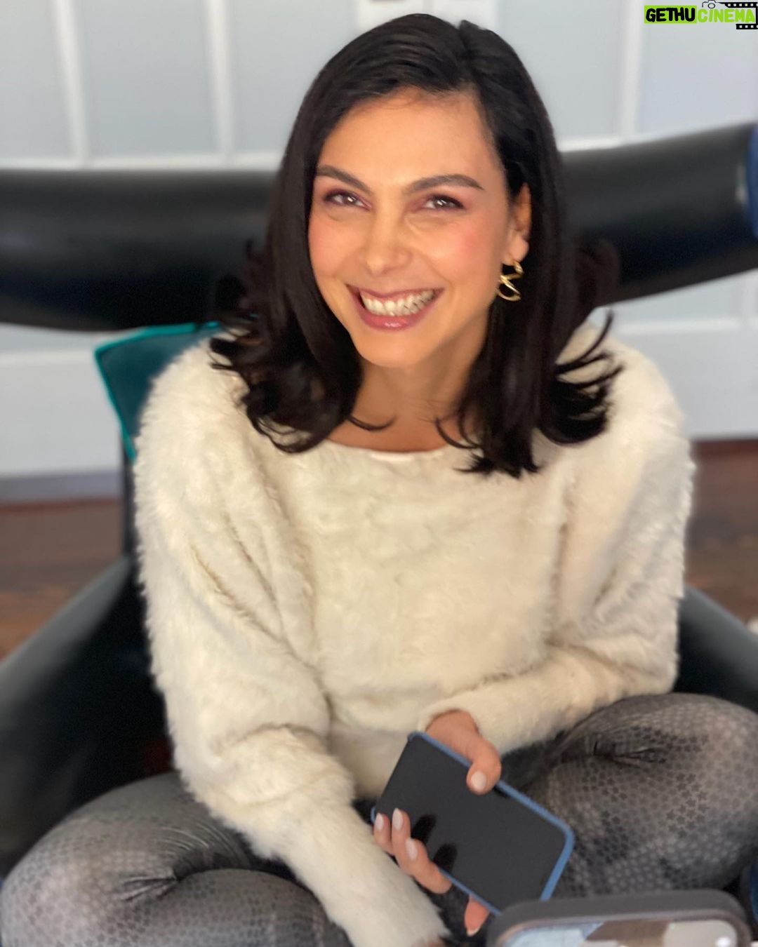 Morena Baccarin - 81.9K Likes - Press ready on top. Zoom interviews on bottom.