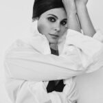 Morena Baccarin Instagram - Spilled my skincare secrets to @wmag. Hint: it involves face oil and naps. IG Stories for the article.
