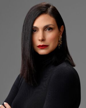 Morena Baccarin Instagram - See you tonight, 10pm @nbc 🖤, Elena 
#theendgame
