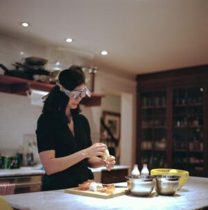 Morena Baccarin Instagram - Cooking a Brazilian stew for @nytimes