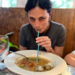 Morena Baccarin Instagram - How do YOU slurp the jus when the bread is gone?🤷🏻‍♀️ 📸 :@stufankjian