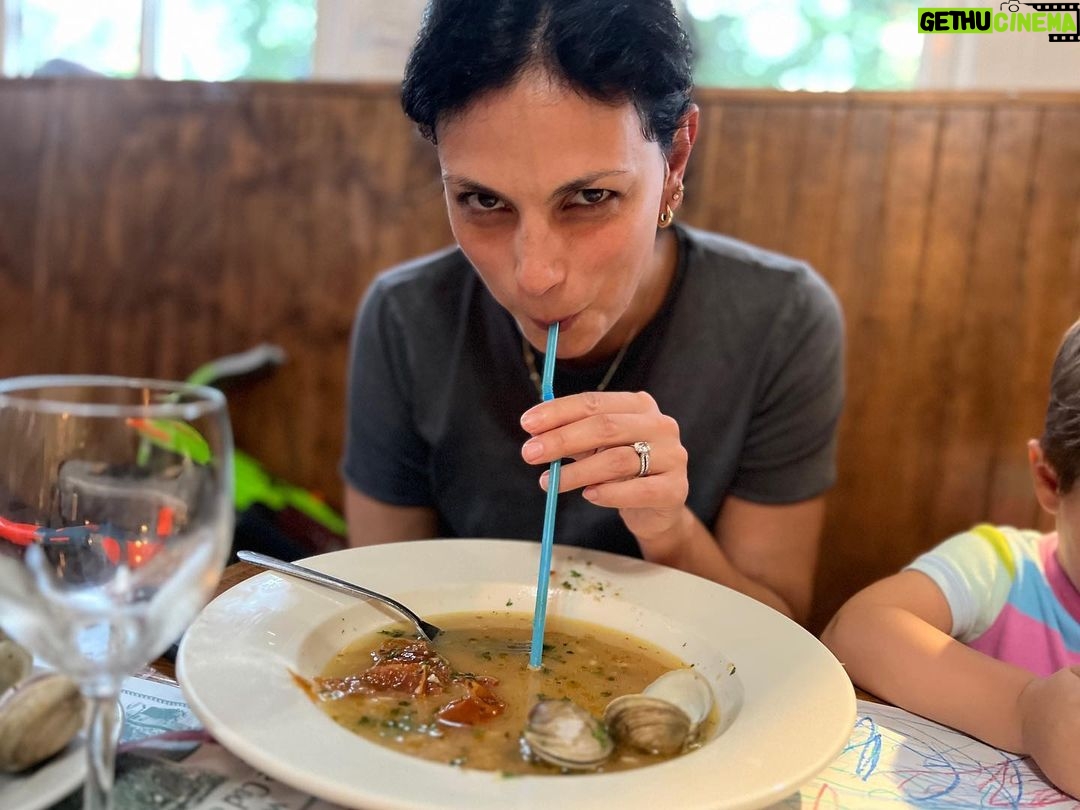 Morena Baccarin Instagram - How do YOU slurp the jus when the bread is gone?🤷🏻♀️ 📸 :@stufankjian