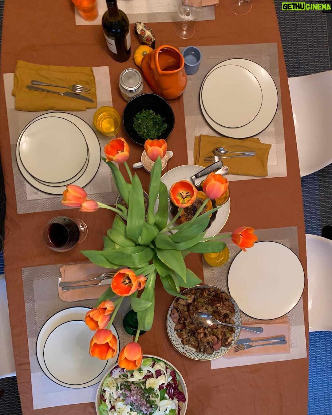 Morena Baccarin Instagram - Happy thanksgiving 🍁🍽!!! From our table to yours.