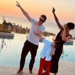 Morena Baccarin Instagram - When in doubt… dab it out.