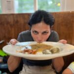 Morena Baccarin Instagram - How do YOU slurp the jus when the bread is gone?🤷🏻‍♀️ 📸 :@stufankjian