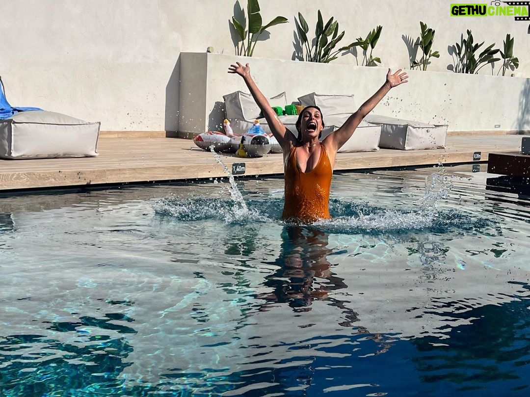Morena Baccarin Instagram - I’m on vacation!!!!!!!!