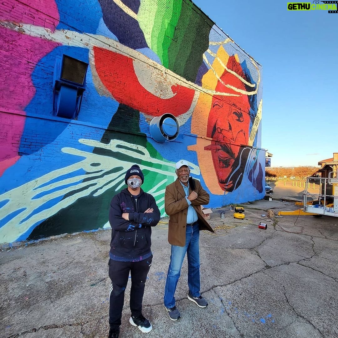 Morgan Freeman Instagram - Last year a crew of inspiring folks came together as a collective through the @DeltaArtsDistrict to pay homage to Clarksdale’s musical history on the South Wall of @gzbluesclub, with a mural by devin.liston. This bright mural reminds all of the beauty of Mississippi, Blues, and our community. 💙 📷:@revilopark Artist: devin.liston, “Midnight at the Crossroads” Clarksdale, Mississippi