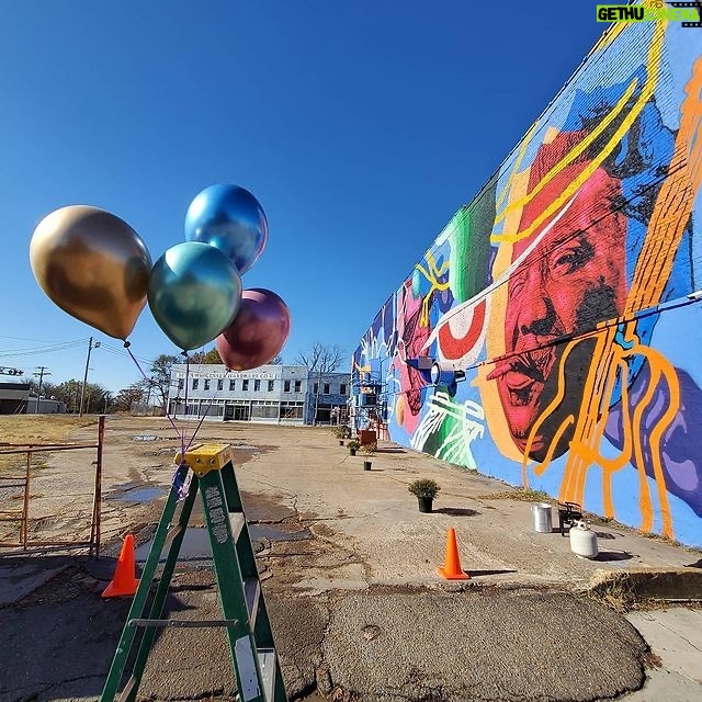 Morgan Freeman Instagram - Last year a crew of inspiring folks came together as a collective through the @DeltaArtsDistrict to pay homage to Clarksdale’s musical history on the South Wall of @gzbluesclub, with a mural by devin.liston. This bright mural reminds all of the beauty of Mississippi, Blues, and our community. 💙 📷:@revilopark Artist: devin.liston, “Midnight at the Crossroads” Clarksdale, Mississippi