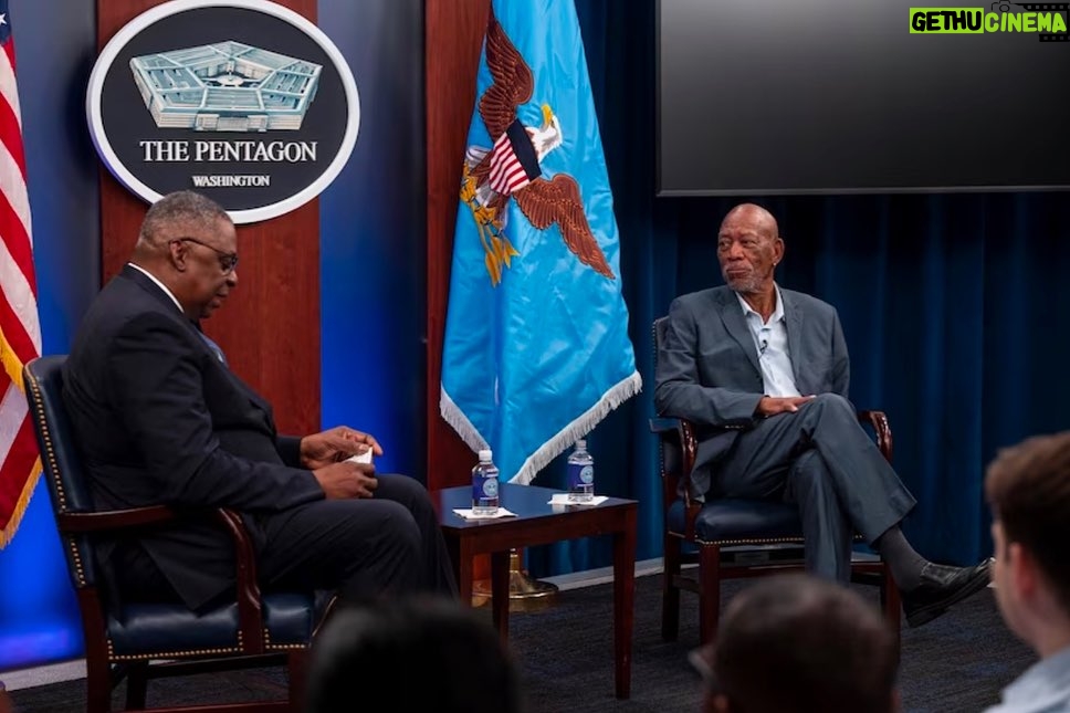 Morgan Freeman Instagram - In case you missed it last year, Morgan and I and our team had the pleasure of visiting the Pentagon to honor the men of the #761stTankBattalion, where Morgan was in conversation with Secretary of Defense Lloyd J. Austin III about the story of the 761st. Watch 761st Tank Battalion: The Original Black Panthers on-demand @History, and PGA members, don’t forget to vote for 761st to appear on the Producers Guild ballot! @ProducersGuild @History @TheLoriMcCreary @PhilBhere #761stTankBattalion #History #TheOriginalBlackPanthers