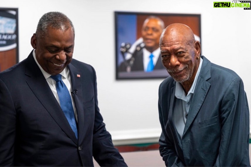 Morgan Freeman Instagram - In case you missed it last year, Morgan and I and our team had the pleasure of visiting the Pentagon to honor the men of the #761stTankBattalion, where Morgan was in conversation with Secretary of Defense Lloyd J. Austin III about the story of the 761st. Watch 761st Tank Battalion: The Original Black Panthers on-demand @History, and PGA members, don’t forget to vote for 761st to appear on the Producers Guild ballot! @ProducersGuild @History @TheLoriMcCreary @PhilBhere #761stTankBattalion #History #TheOriginalBlackPanthers