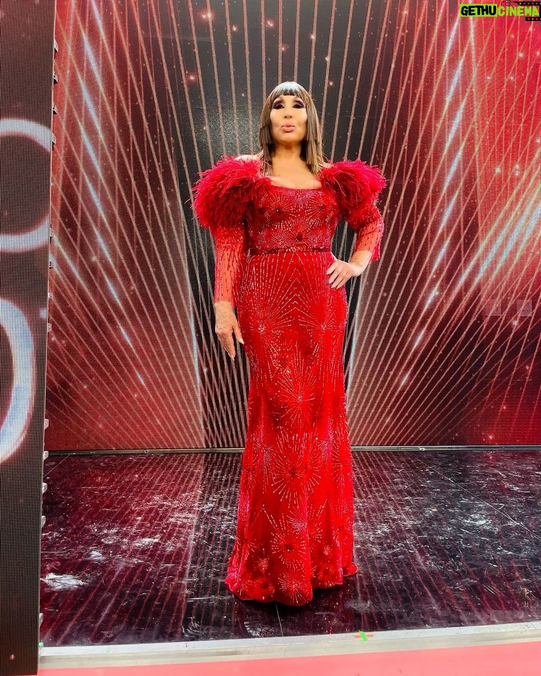 Moria Casán Instagram - Look: @jasaiach Make Up: @pontledesmamakeup Hair Style e Imágen: @galosottovip Prensa: @maxi_cardaci @cardacinoe