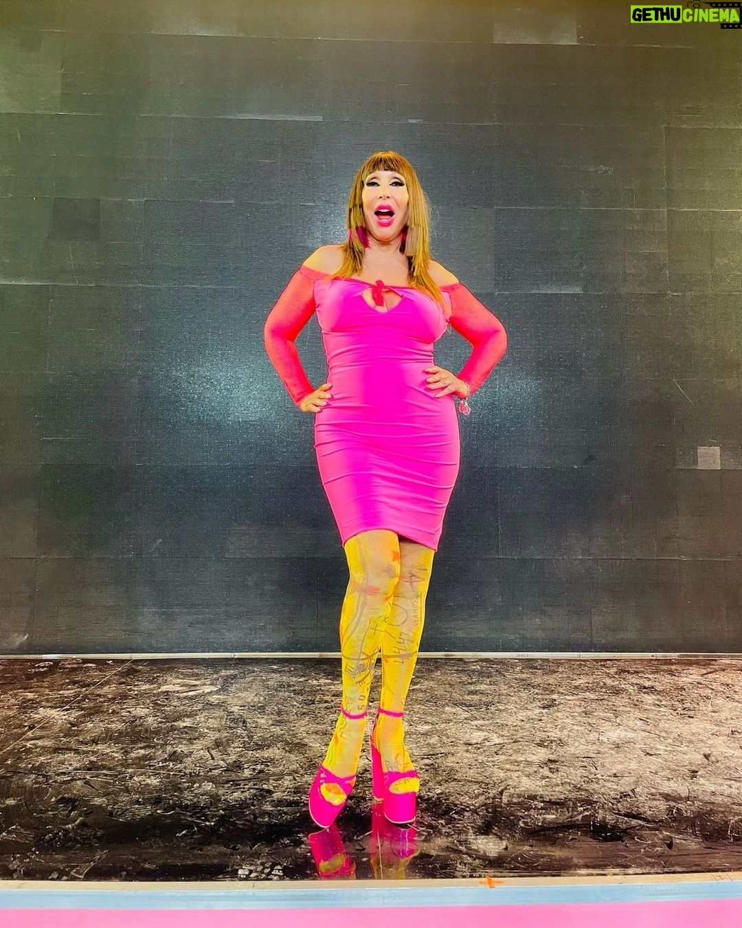Moria Casán Instagram - Look: @danielcapri1978 Sandalias: @cavallimiaok Make Up, Hair Style e Imágen: @galosottovip Prensa: @maxi_cardaci @cardacinoe