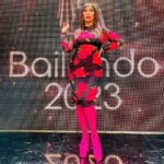 Moria CasΓ‘n Instagram – Look: @ropa__bellaok
Medias: @nibeloficial
Sandalias: @cavallimiaok
Cortinas fucsia: @davidduquesneok
Make up, Hair Style e ImΓ‘gen: @galosottovip
Prensa: @maxi_cardaci @cardacinoe