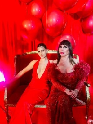 Moria Casán Instagram - Repost @maxi_cardaci 

Soñadas @moria_laone y @poggiojulieta 
en la Fiesta de @revistacaras 💥💥💥

Ph @galosottovip