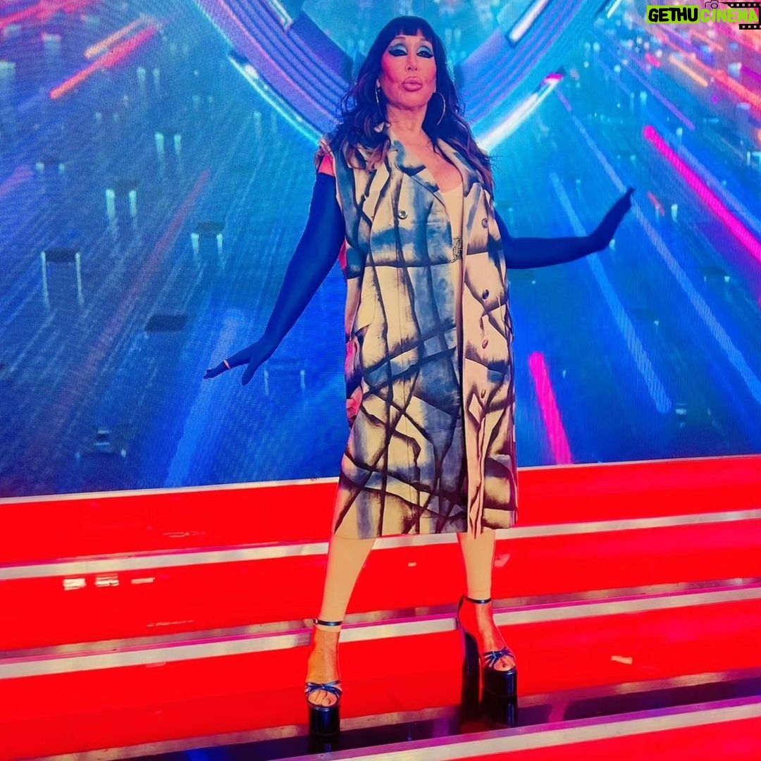Moria Casán Instagram - Total look: @brunoherrera______ @p0seso Zapatos: @cavallimiaok Make up, Hair Style e Imágen: @galosottovip Prensa: @maxi_cardaci @cardacinoe
