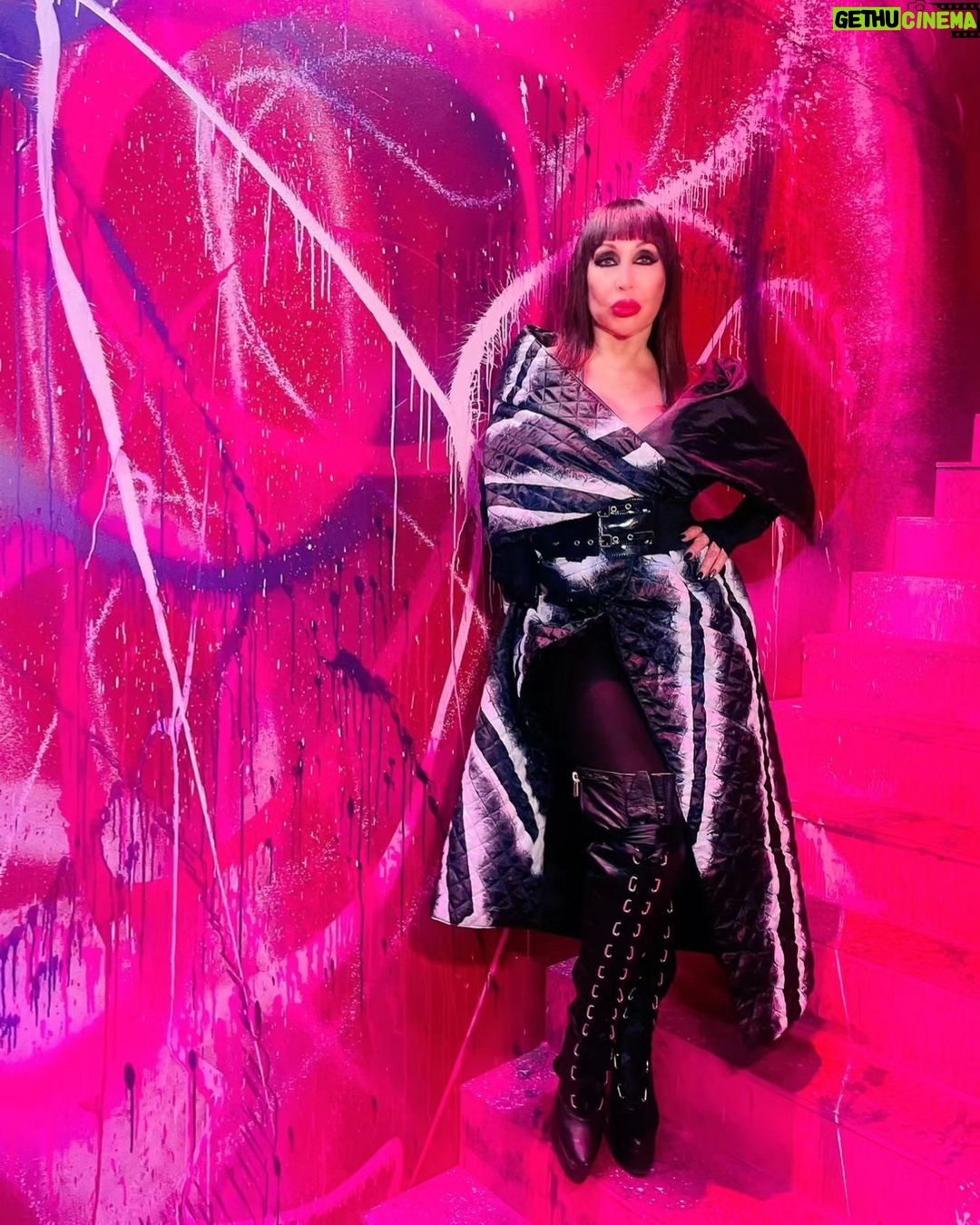 Moria Casán - 9.7K Likes - Total look: @brunoherrera______ @p0seso
Make up, Hair Style e Imágen: @galosottovip
Prensa: @maxi_cardaci @cardacinoe