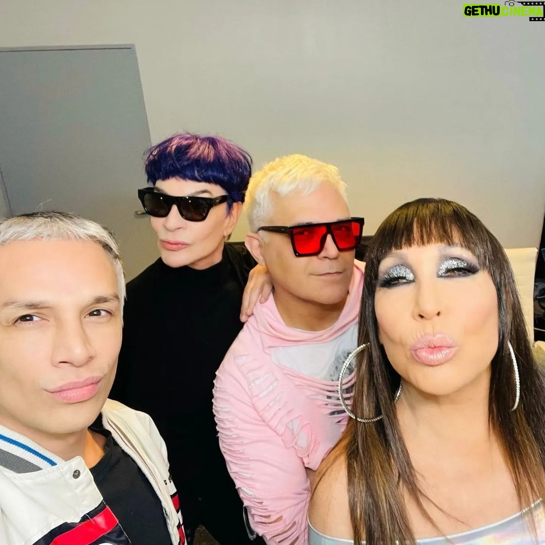 Moria Casán Instagram - Total look: @danielcapri1978 Make up: @pontledesmamakeup Hair Style e Imágen: @galosottovip Prensa: @maxi_cardaci @cardacinoe