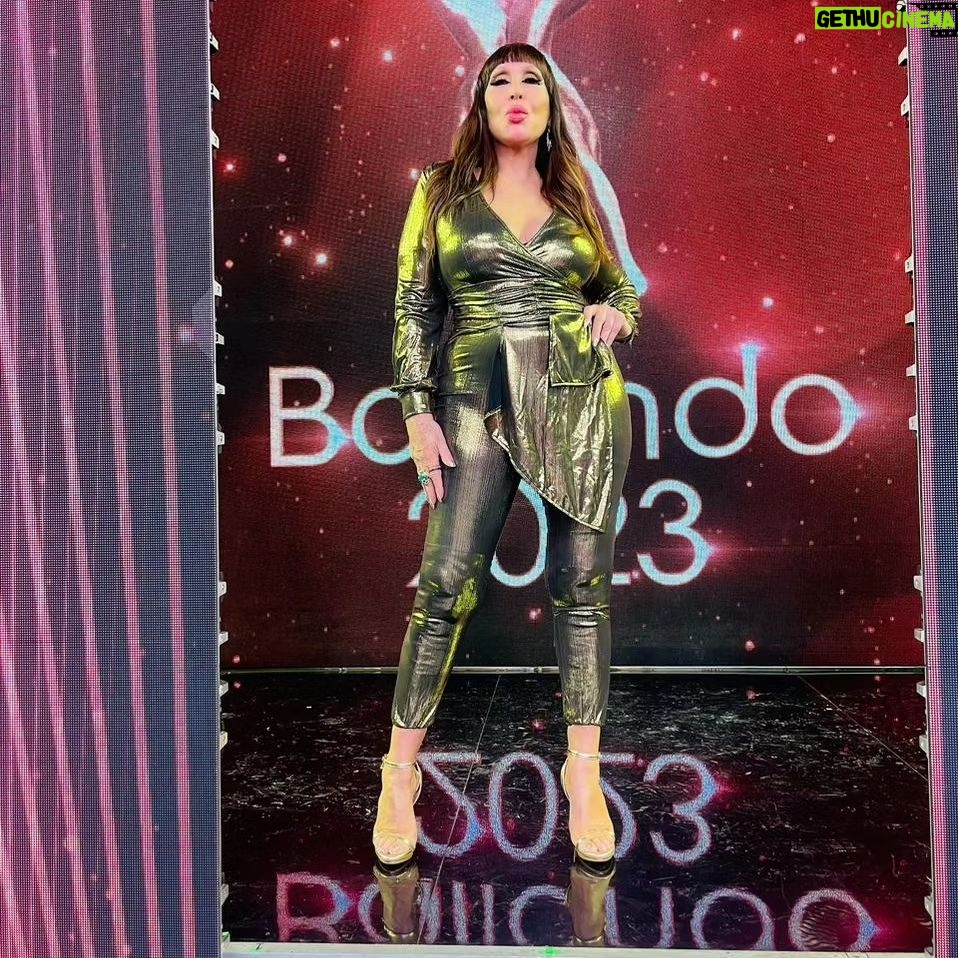 Moria Casán Instagram - Total look: @ropa__bellaok Sandalias: @carmensteffensargentina Hair Style, Make Up e Imágen: @galosottovip Prensa: @maxi_cardaci @cardacinoe
