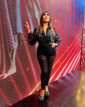 Moria Casán Instagram - Total Look: @ropa__bellaok
Zapatos: @lucianomarraok
Peluca: @miguelromano_el_condor
Hair Style, Make up e Imágen: @galosottovip
Prensa: @maxi_cardaci @cardacinoe