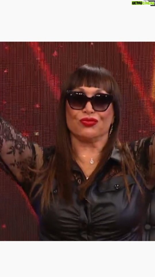 Moria Casán Instagram - Repost @maxi_cardaci 📢 AHORA LA MEGA ONE @moria_laone en @elbailandooficial con @marcelotinelli por @americatv #Showmatch 💥💥💥👏👏👏 Total Look: @ropa__bellaok Gracias Zule! Hair Style & Make up: @galosottovip Asesoría de Imágen: @galosottovip Prensa: @maxi_cardaci @cardacinoe