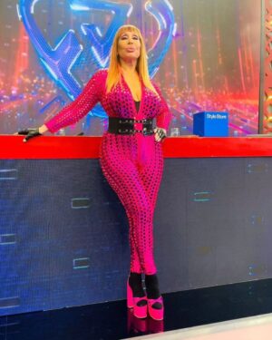 Moria Casán Instagram - Total look: @ropa__bellaok
Sandalias: @cavallimiaok
Hair Style, Make Up e Imágen: @galosottovip
Prensa: @maxi_cardaci @cardacinoe