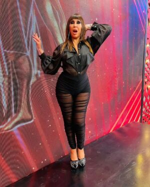Moria Casán Instagram - Total Look: @ropa__bellaok
Zapatos: @lucianomarraok
Peluca: @miguelromano_el_condor
Hair Style, Make up e Imágen: @galosottovip
Prensa: @maxi_cardaci @cardacinoe