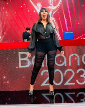 Moria Casán Instagram - Total Look: @ropa__bellaok
Zapatos: @lucianomarraok
Peluca: @miguelromano_el_condor
Hair Style, Make up e Imágen: @galosottovip
Prensa: @maxi_cardaci @cardacinoe
