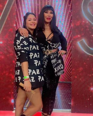 Moria Casán Instagram - Look: Saco pintado a mano: @by_lachina
Hair Style, Make Up e Imágen: @galosottovip
Prensa: @maxi_cardaci @cardacinoe