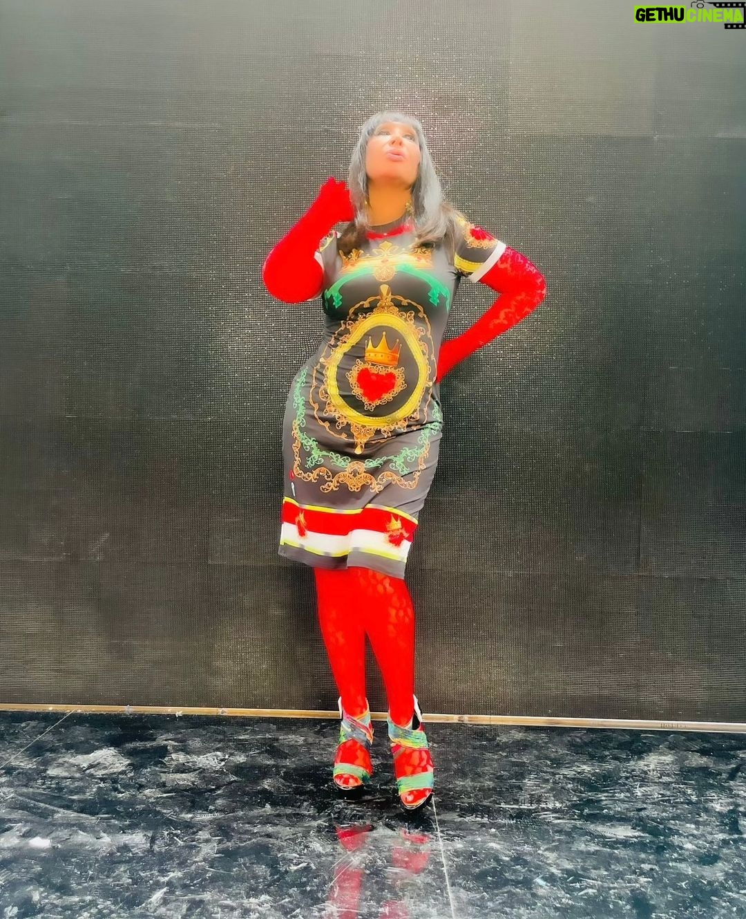 Moria Casán Instagram - Look: @ropa__bellaok Peluca: @miguelromano_el_condor Make Up e Imágen: @galosottovip Prensa: @maxi_cardaci @cardacinoe