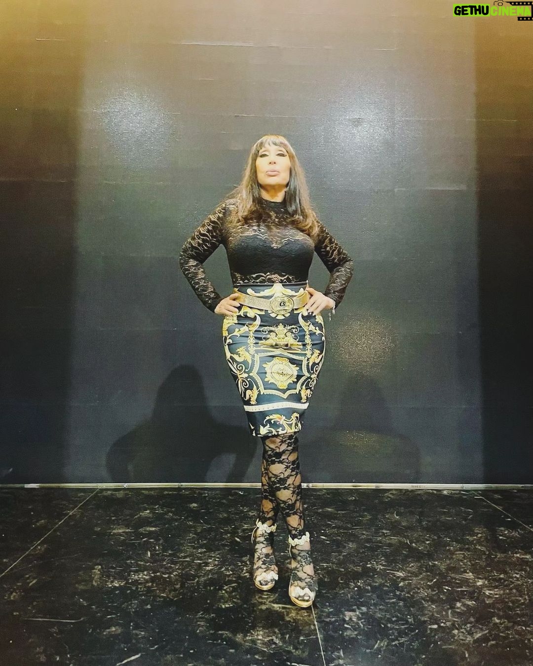Moria Casán Instagram - Look: @ropa__bellaok Sandalias: @carmensteffensargentina Peluca: @miguelromano_el_condor Make Up e Imágen: @galosottovip Prensa: @maxi_cardaci @cardacinoe