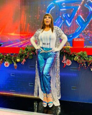 Moria Casán Instagram - Look:  @ropa__bellaok @danielcapri1978 @aletaricajoyasoficial
Make Up, Hair Style e Imágen: @galosottovip 
Prensa: @maxi_cardaci @cardacinoe