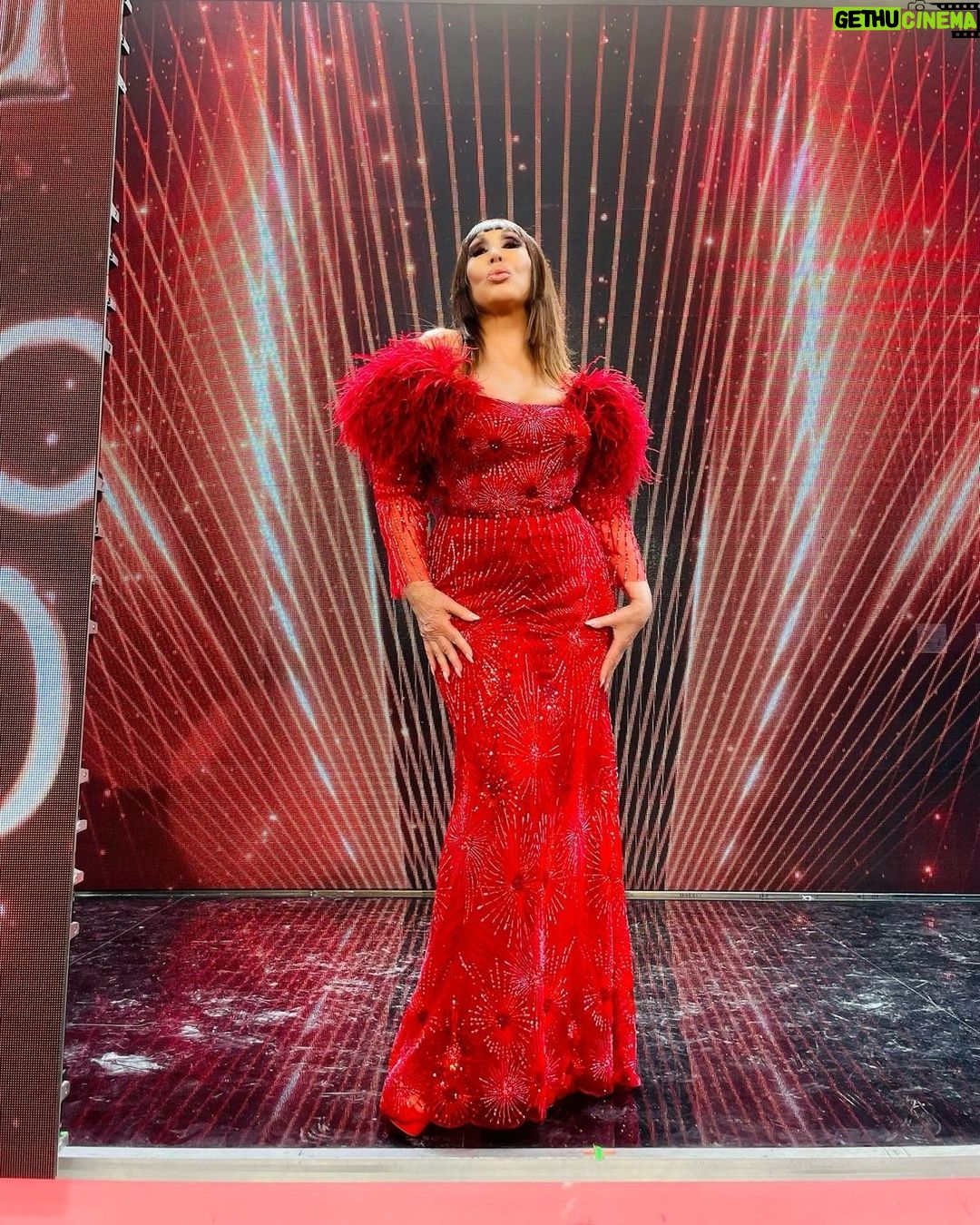 Moria Casán Instagram - Look: @jasaiach Make Up: @pontledesmamakeup Hair Style e Imágen: @galosottovip Prensa: @maxi_cardaci @cardacinoe