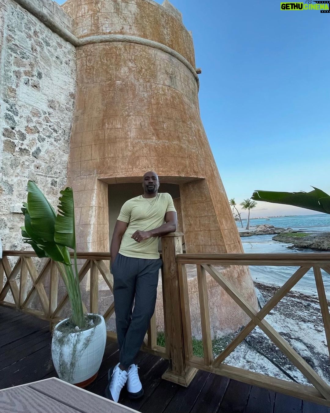 Morris Chestnut Instagram - Throwback to paradise.
