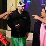 Mostafa Khater Instagram - جايين نعيد معاكم بمسرحية عائلة تس ابتداءا من يوم الجمعه ١٥ يوليو وحتي ١٧ يوليو 🔥💥 علي مسرح #محمد_العلي #موسم_الرياض احجز تذكرتك من هنا 👇🏻 https://www.ticketmx.com/ar/b/1862/tess-family وكل سنه وانتم طيبين 🥳 هنستناكم 🇪🇬🇸🇦