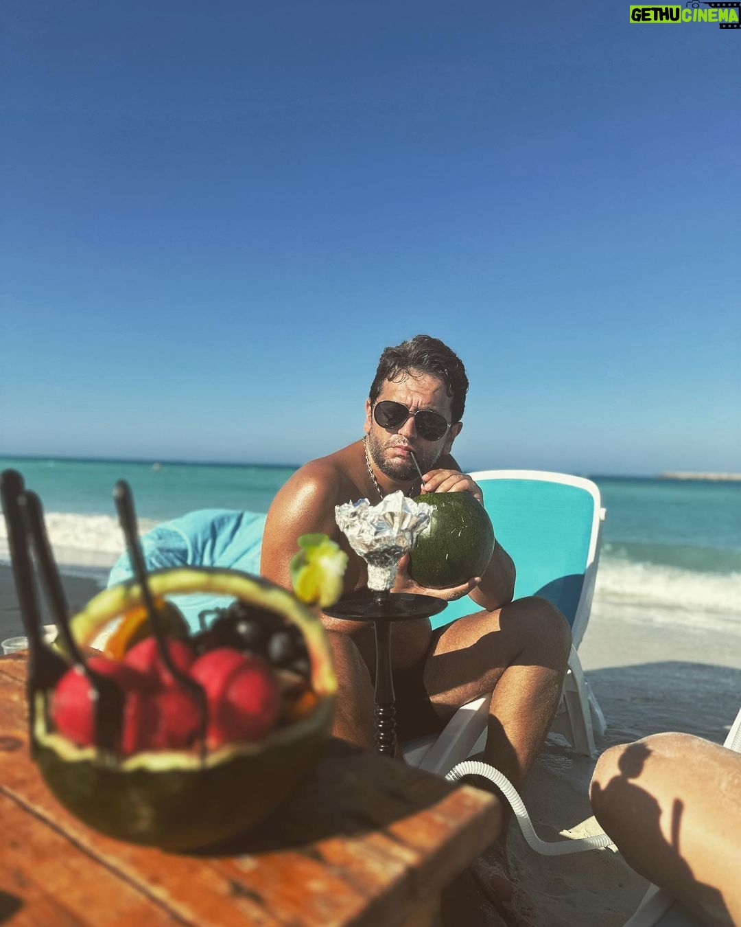 Mostafa Khater Instagram - Summer vibes☀️⛱️🍉