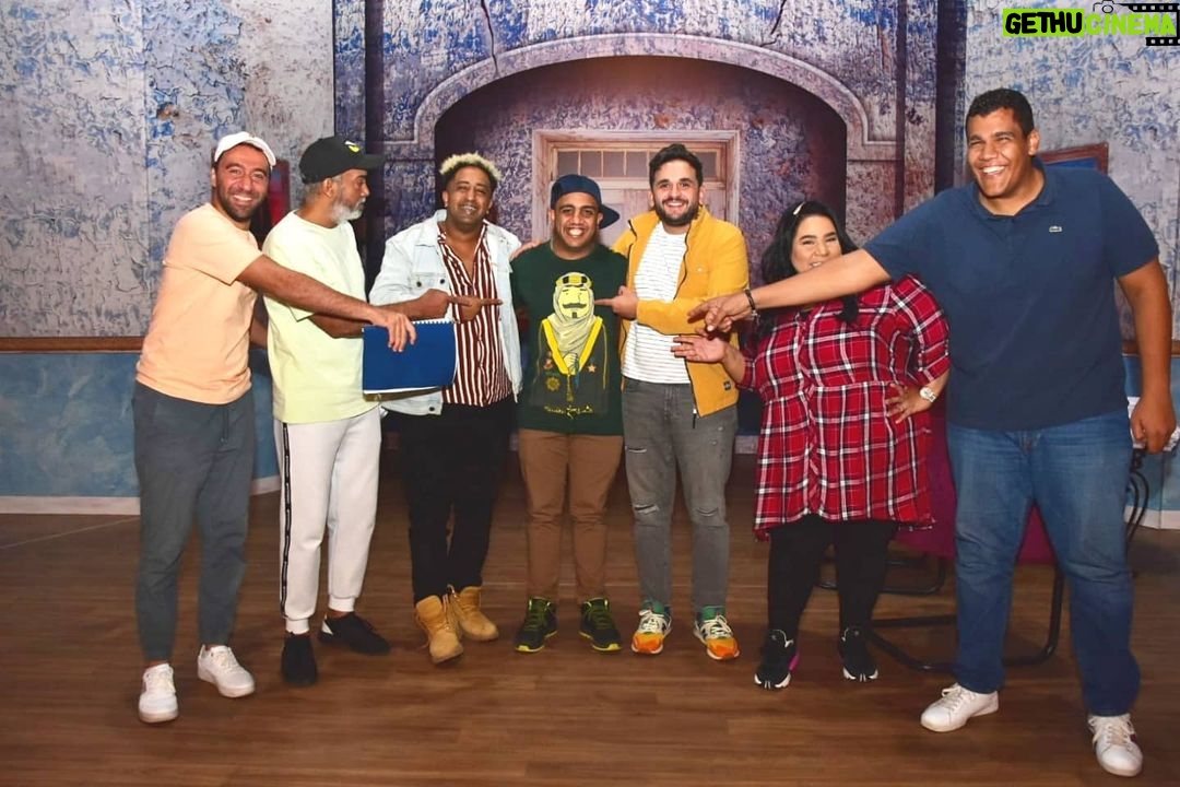 Mostafa Khater Instagram - استنونا في مسرحية #عائلة_تس 🎪 قريبا في موسم الرياض 🇪🇬🇸🇦
