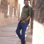 Mostafa Shaaban Instagram - لو ينسى الواحد احزانه هايشوف الورد بالوانه 🌺 #الكنج #محمد_منير #اسوان #دايماً_عامر Photographer @ibrahim_elsammakph Makeup @mostafaibrahimmakeup Hairdresser @abdo.eldweek