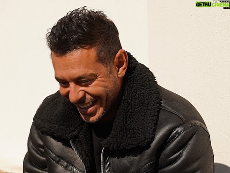 Mostafa Shaaban - 49.9K Likes - اجمل ماتكون ،
ان تكون هدفا - مفترقا للصمت والكلام 🌺
#أدونيس
#دايماً_عامر
@abdo.eldweek
@morshedmakeupstudio
