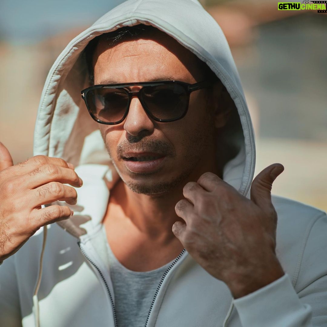 Mostafa Shaaban Instagram - تصاعد انفاسي اليك عتابُ وكل إشاراتي اليك خطابُ