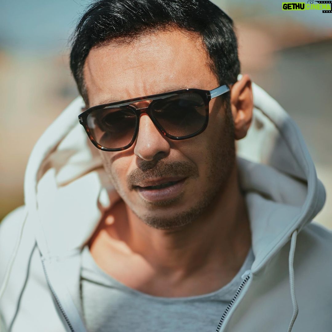 Mostafa Shaaban Instagram - تصاعد انفاسي اليك عتابُ وكل إشاراتي اليك خطابُ
