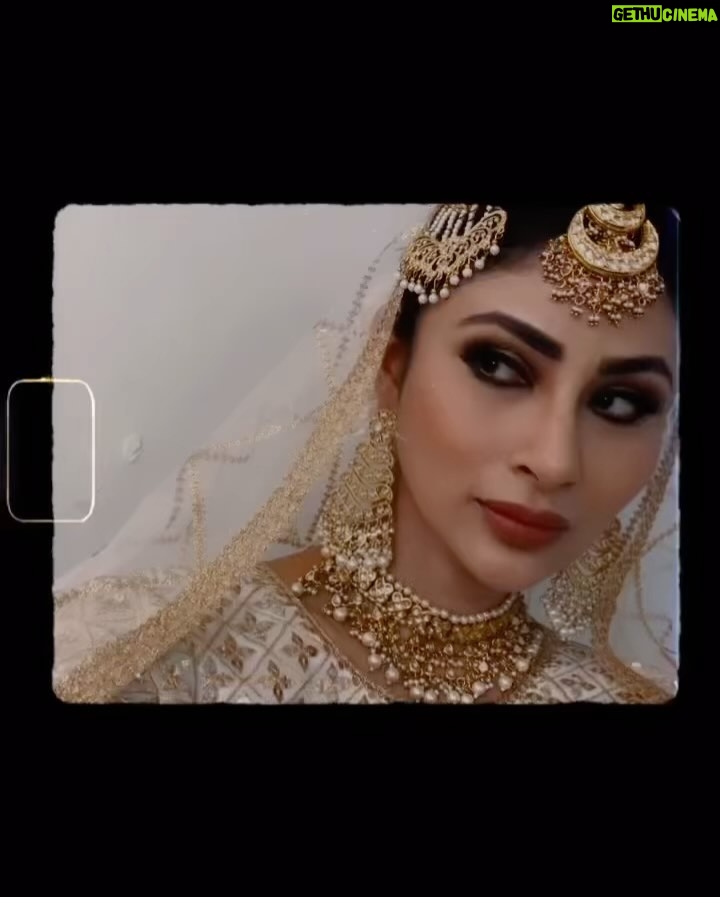 Mouni Roy Instagram - Last night doing what I love doing the most 🕺🫶🏻 Wishing err’ybody a very Happy mahashivratri & womens day ॐ नमः शिवाय्: #stagelove