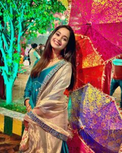 Mugdha Chaphekar Instagram - मन मेरा खींचा चला जाए तेरी ओर💚 @taisha.official @rajanimakeup_studio @imanilsharmaa x @starhouzz Kanpur, Uttar Pradesh