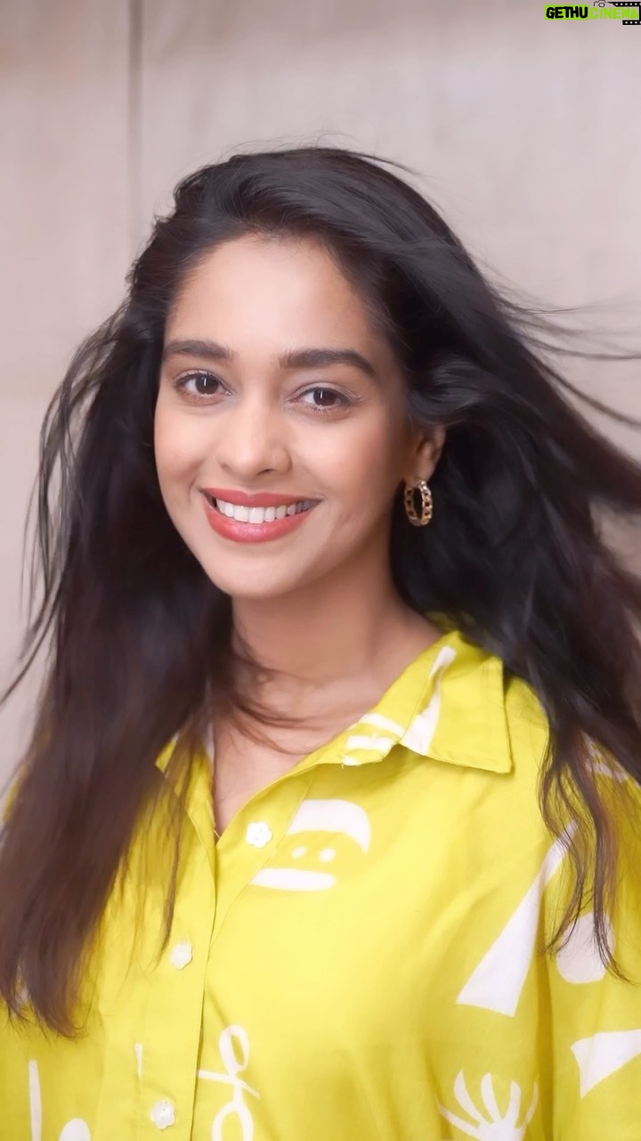 Mugdha Chaphekar Instagram - All set for holiday season ✨✨!! I amped up my look with a hair makeover all by myself💁🏻! and when my family saw my look their reactions were crazy🤯....check it out! Ps:- Special thanks to Garnier’s Virtual Try-On Tool for helping me find the perfect shade for myself✅ Hair colour courtesy: @garnierindia Shade: 5.32 Caramel Brown #collab #ColorfulReactions #getreadywithgarnier