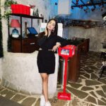 Mugdha Chaphekar Instagram - Let the fun begin!! #christmas ♥️ Did I upload too many pics?🤔 . @athenalifestyle.in @styling.your.soul @socialpinnaclepr Que Sera Sera Mumbai