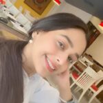 Mugdha Chaphekar Instagram - In my element.. in my city.. with my favourite girl of all time ♥️ 🌻✨ मुंबई Mumbai